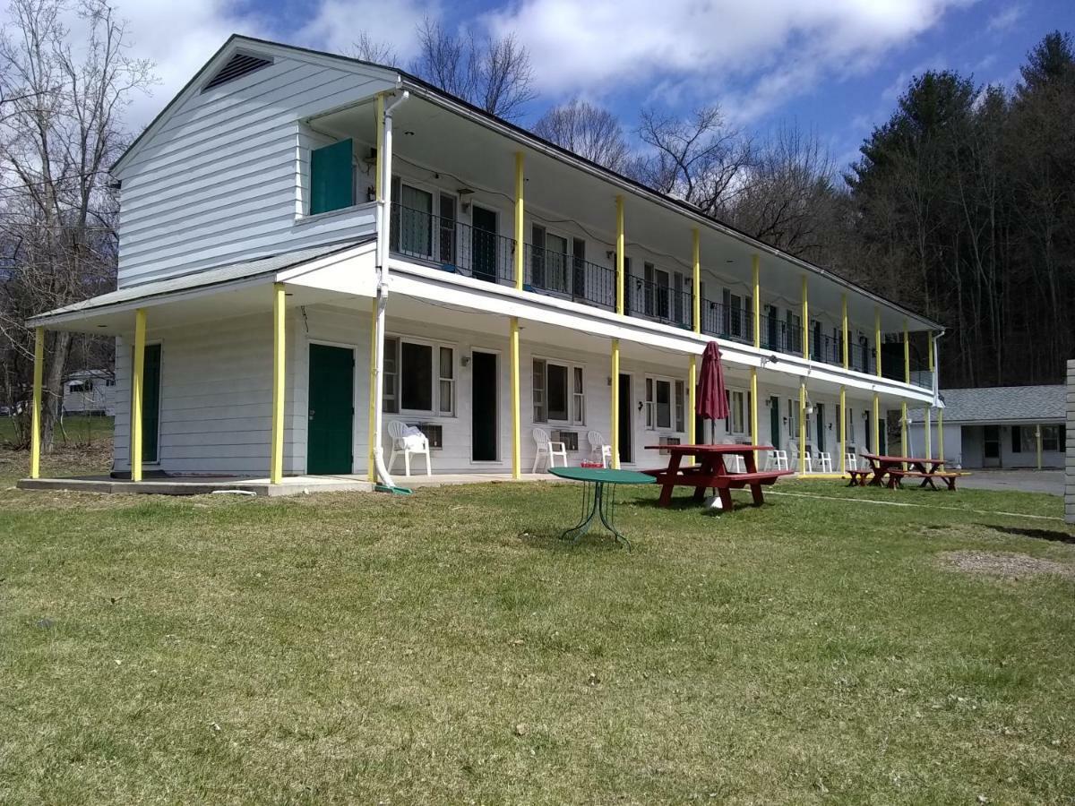 Green Valley Motel Williamstown Bagian luar foto