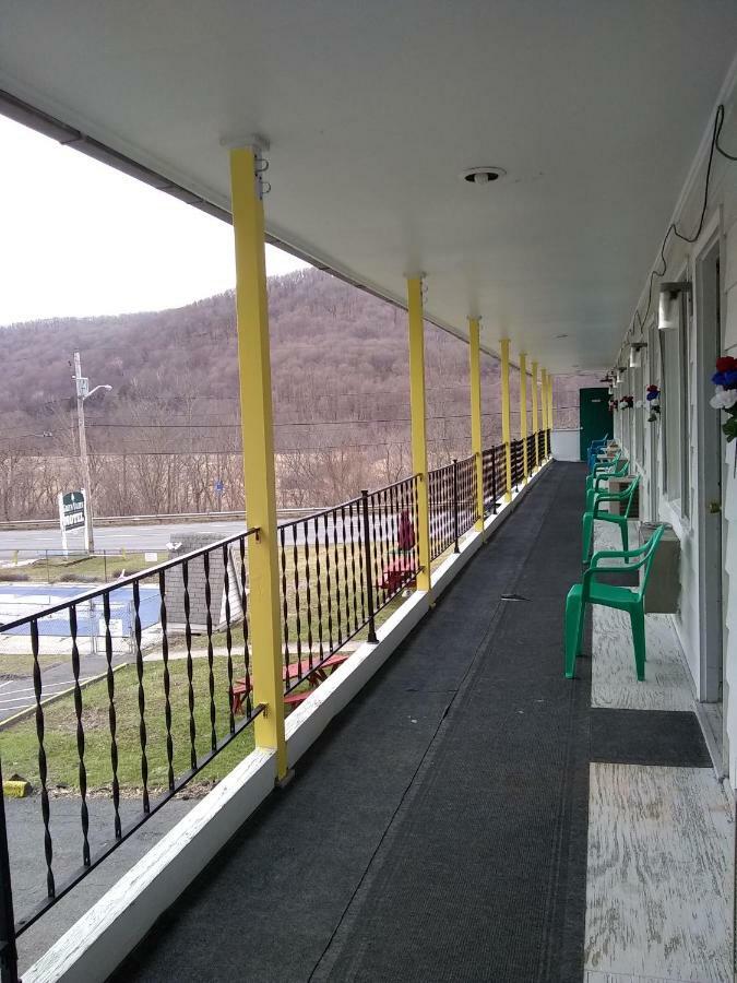 Green Valley Motel Williamstown Bagian luar foto
