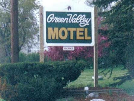 Green Valley Motel Williamstown Bagian luar foto